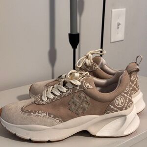 T MONOGRAM GOOD LUCK TRAINER